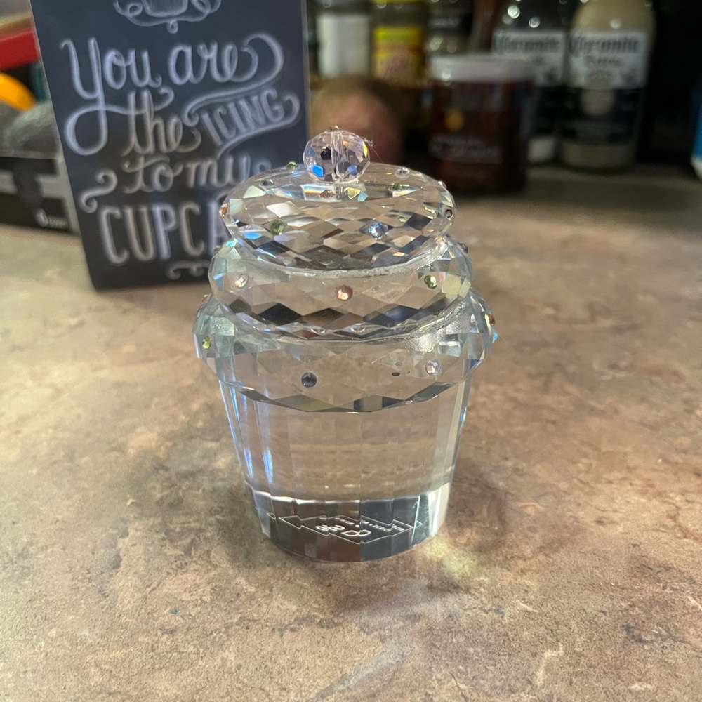 Simon Designs Crystal Cupcake w/  Rhinestone Decor Paperweight 🧁